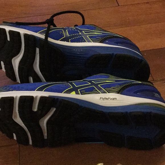 Brand new ASICS shoes - Picture 2 of 4